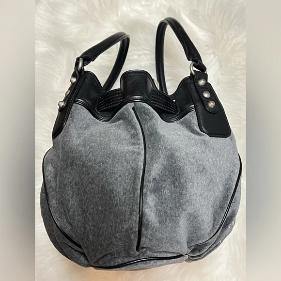 Juicy Couture Heritage Crest Freestyle Hobo with matching Makeup Pouch - Picture 7 of 17